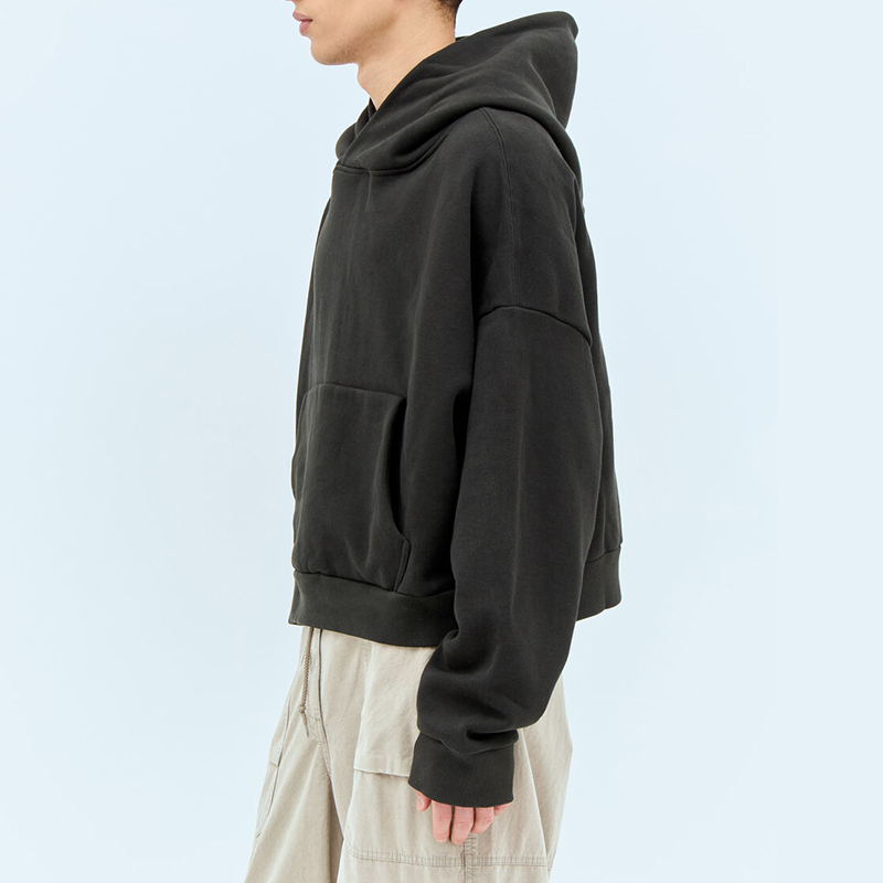 hongfeng’s 600 gsm hoodie provides premium quality and durability for every wear.